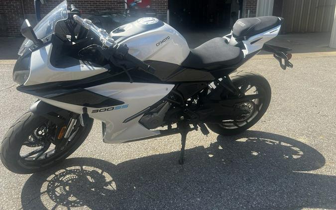 2025 CFMOTO 300SS