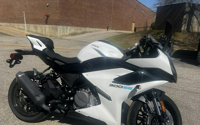 2025 CFMOTO 300SS