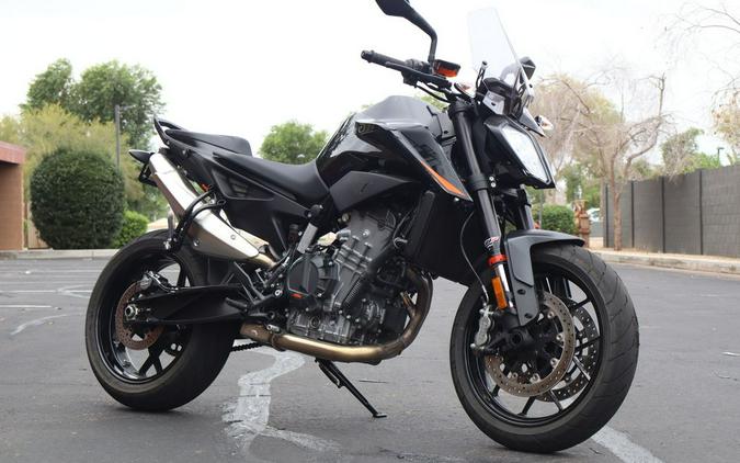 2022 KTM 890 Duke R