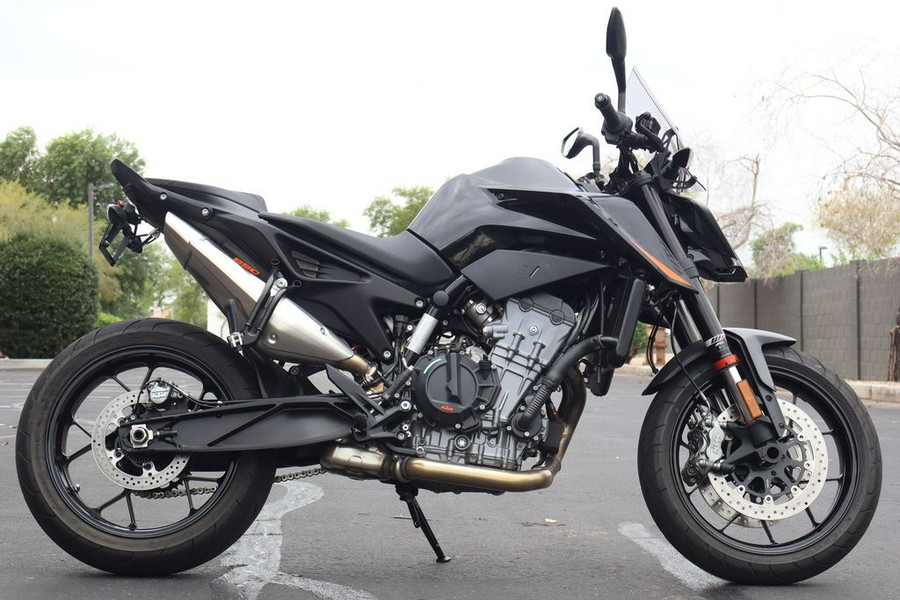 2022 KTM 890 Duke R