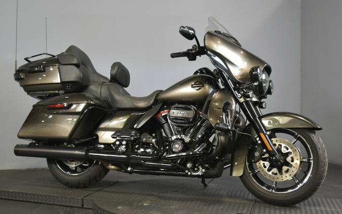 2018 Harley-Davidson CVO Limited Black Earth Fade