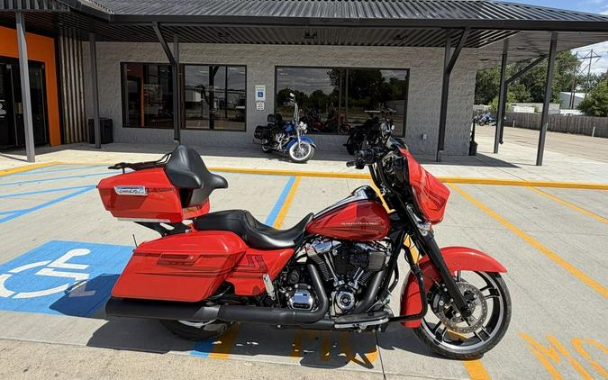 2017 Harley-Davidson® FLHXS - Street Glide® Special