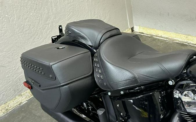 2026 Harley-Davidson® Heritage Classic Vivid Black Black Cast Wheels