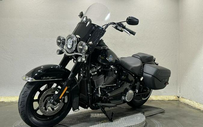 2026 Harley-Davidson® Heritage Classic Vivid Black Black Cast Wheels