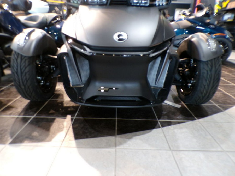 2024 Can-Am® Spyder RT Limited Dark Wheels