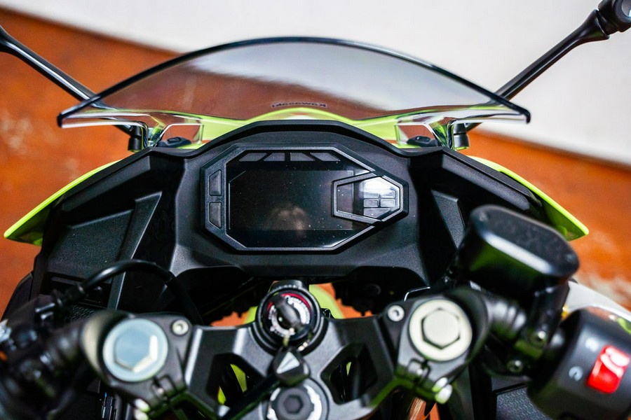 2026 Kawasaki Ninja® 500 ABS Metallic Yellowish Green/Ebony