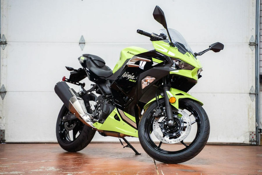2026 Kawasaki Ninja® 500 ABS Metallic Yellowish Green/Ebony