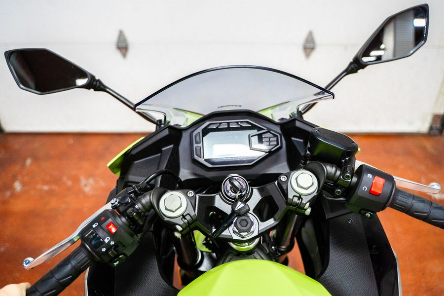 2026 Kawasaki Ninja® 500 ABS Metallic Yellowish Green/Ebony