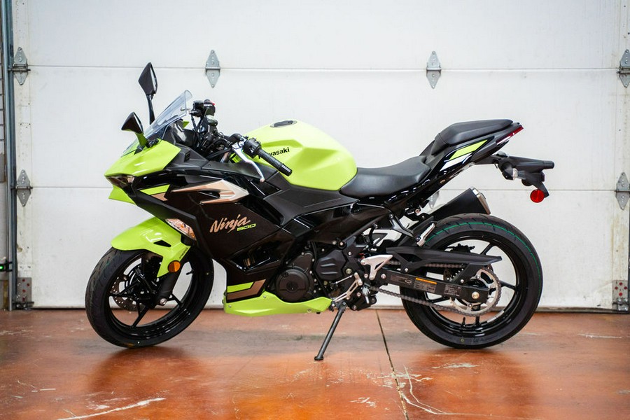 2026 Kawasaki Ninja® 500 ABS Metallic Yellowish Green/Ebony