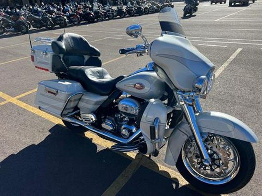 2008 Harley-Davidson CVO™ Screamin' Eagle® Ultra Classic® Electra Glide®