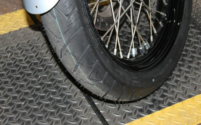 Harley-Davidson® Street Bob® 2020 FXBB 033184T BRACUDA SLV DNM W/PINSTRIPE