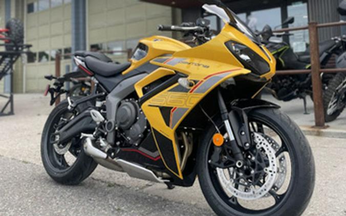 2026 Triumph Daytona 660 Cosmic Yellow Sapphire Black