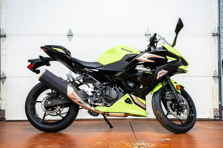 2026 Kawasaki Ninja® 500 ABS Metallic Yellowish Green/Ebony