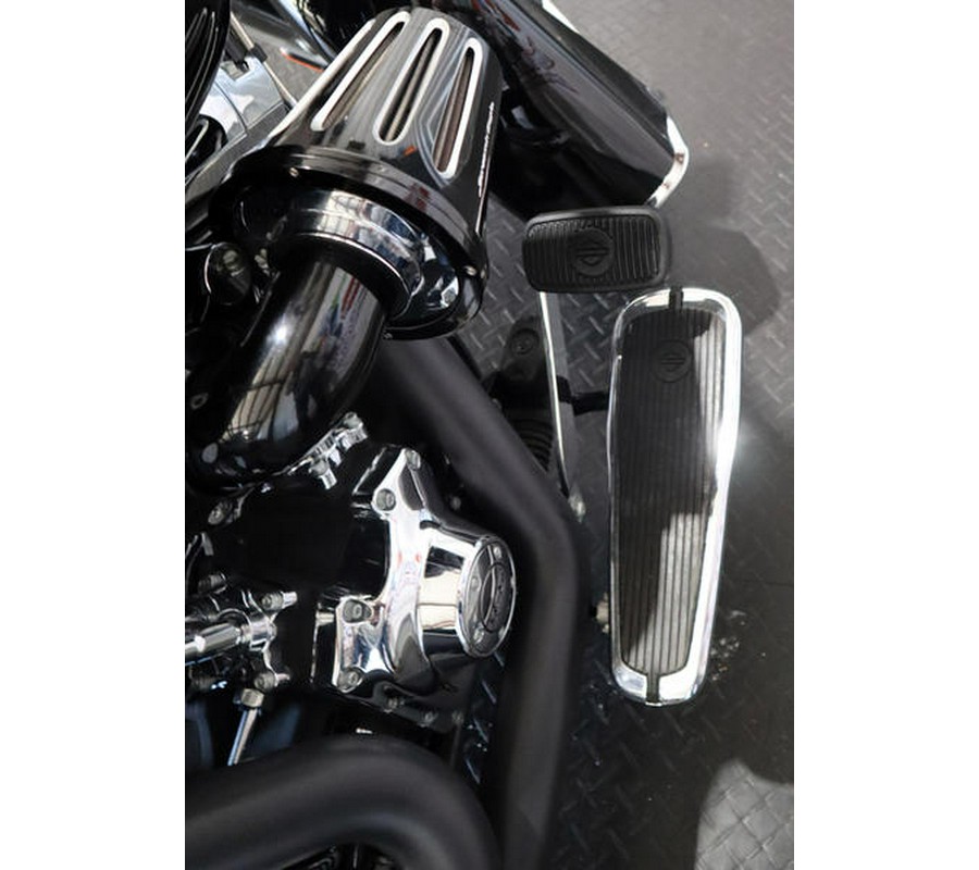 2015 Harley-Davidson® FLSTN103