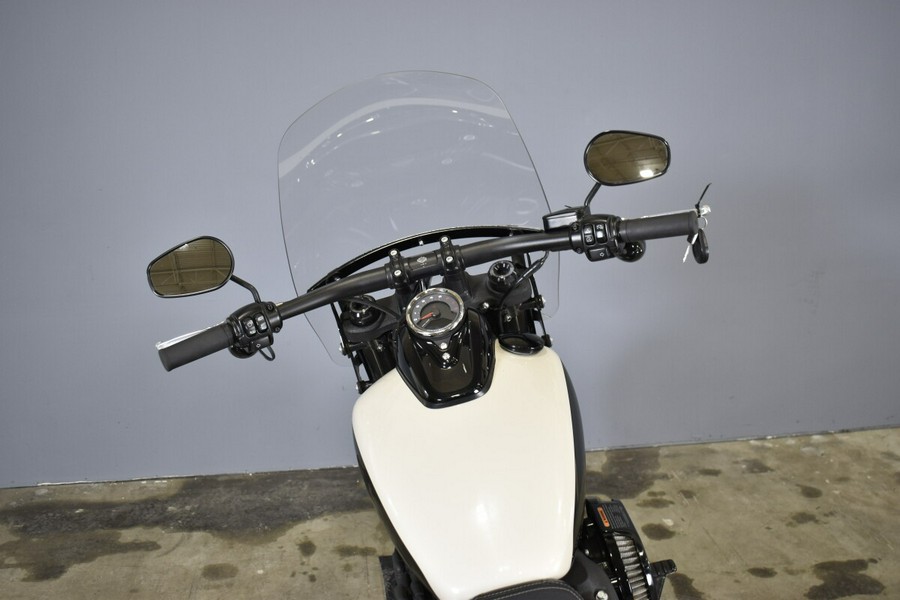 2022 Harley-Davidson Softail Standard white