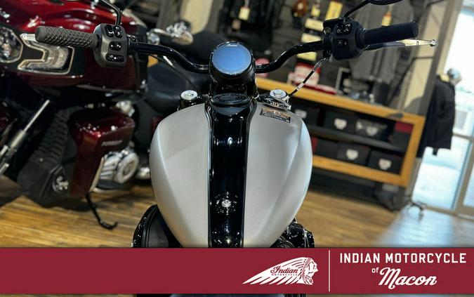 2023 Indian Motorcycle® Chief® Bobber Dark Horse® Silver Quartz Smoke