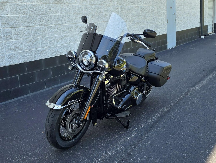2026 Harley-Davidson® Heritage Classic Vivid Black Black Laced Wheels