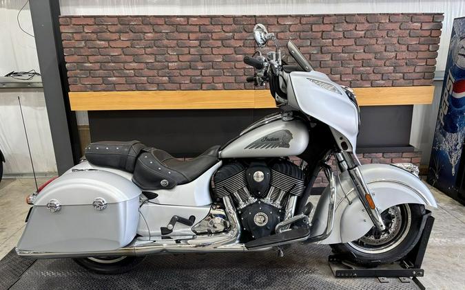 2018 Indian Motorcycle® Chieftain® Classic ABS Star Silver Smoke