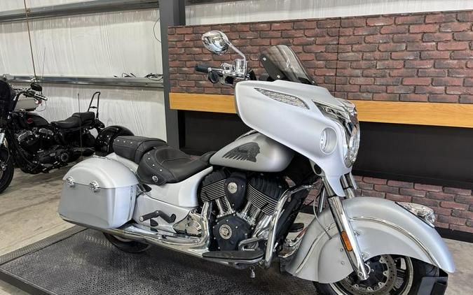 2018 Indian Motorcycle® Chieftain® Classic ABS Star Silver Smoke