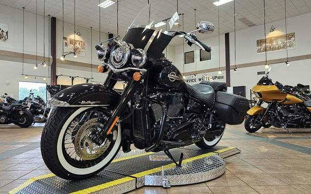 2019 Harley-Davidson® FLHCS - Heritage Classic 114