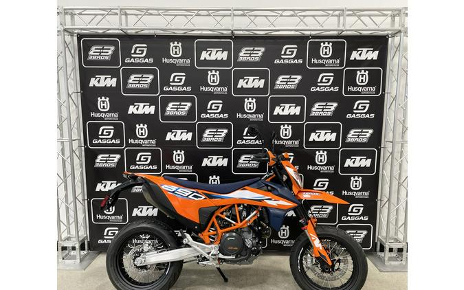 2024 KTM 690 SMC R