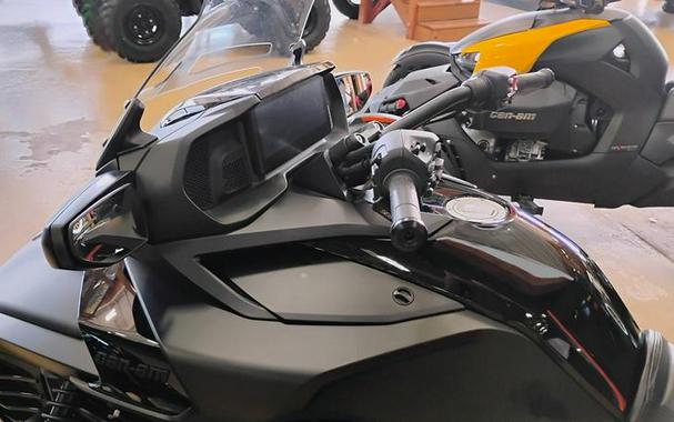 2024 Can-Am® Spyder F3 Limited Dark Wheels