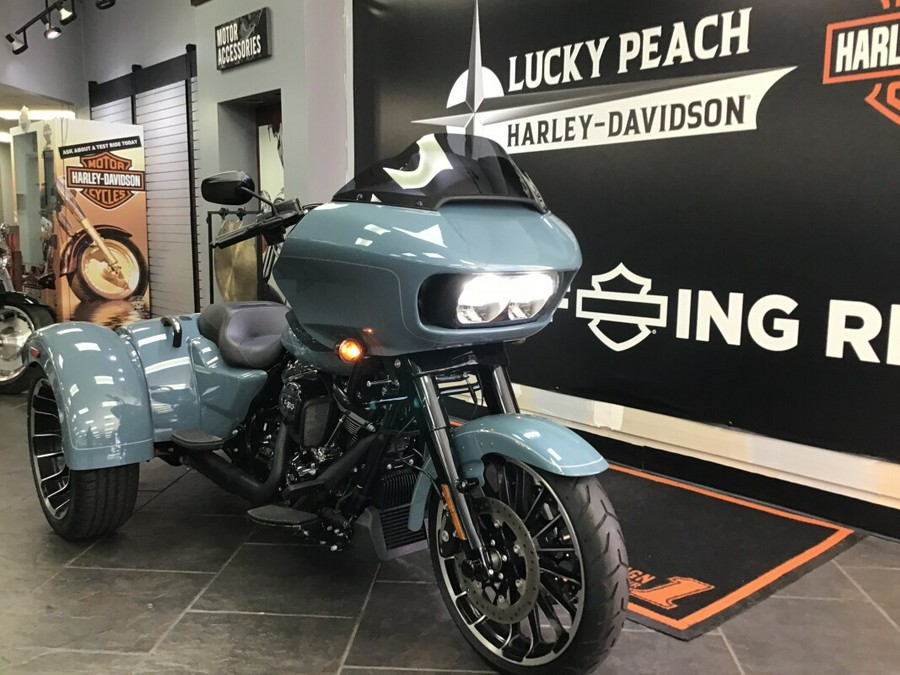 2024 Harley-Davidson® Road Glide® 3 Sharkskin Blue - Black Finish