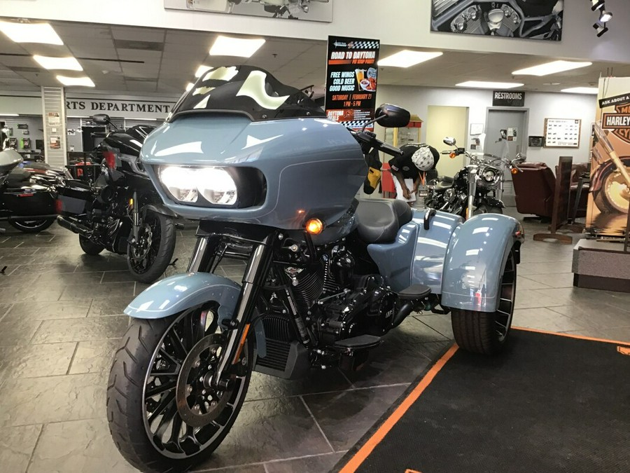 2024 Harley-Davidson® Road Glide® 3 Sharkskin Blue - Black Finish