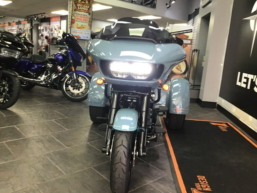 2024 Harley-Davidson® Road Glide® 3 Sharkskin Blue - Black Finish