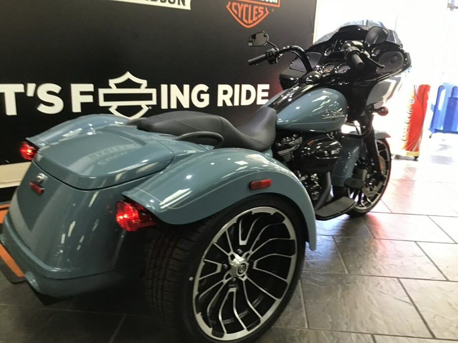 2024 Harley-Davidson® Road Glide® 3 Sharkskin Blue - Black Finish