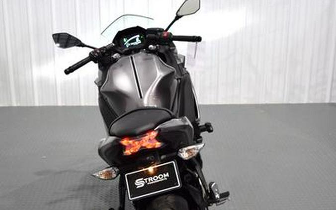 2021 Kawasaki Ninja® 650 Metallic Graphite Gray/Metallic Spark Black