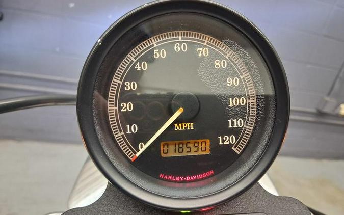 2000 Harley-Davidson® XL883C - Sportster® Custom 883C