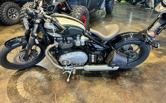 2017 Triumph Bonneville Bobber Competition Green / Frozen Silver