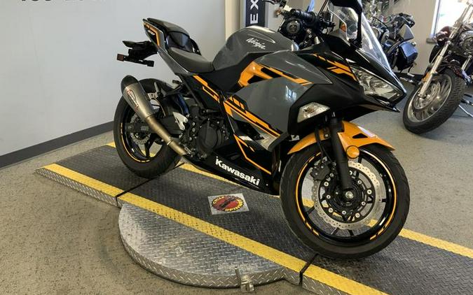2018 Kawasaki Ninja® 400 ABS Pearl Solar Yellow/Pearl Storm Gray/Ebony