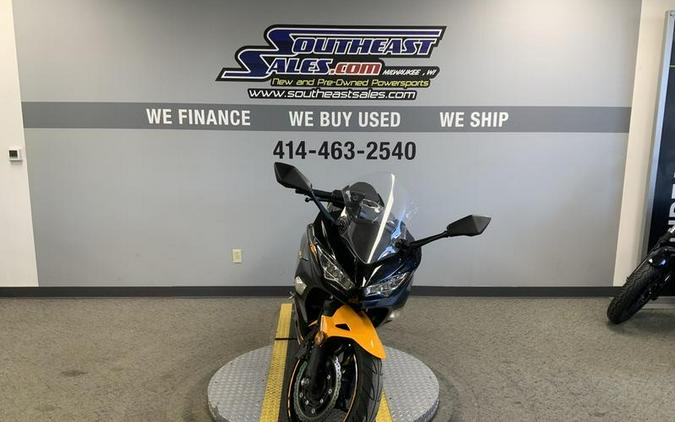 2018 Kawasaki Ninja® 400 ABS Pearl Solar Yellow/Pearl Storm Gray/Ebony