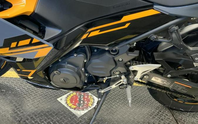 2018 Kawasaki Ninja® 400 ABS Pearl Solar Yellow/Pearl Storm Gray/Ebony