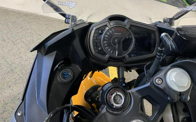 2018 Kawasaki Ninja® 400 ABS Pearl Solar Yellow/Pearl Storm Gray/Ebony