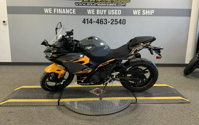 2018 Kawasaki Ninja® 400 ABS Pearl Solar Yellow/Pearl Storm Gray/Ebony