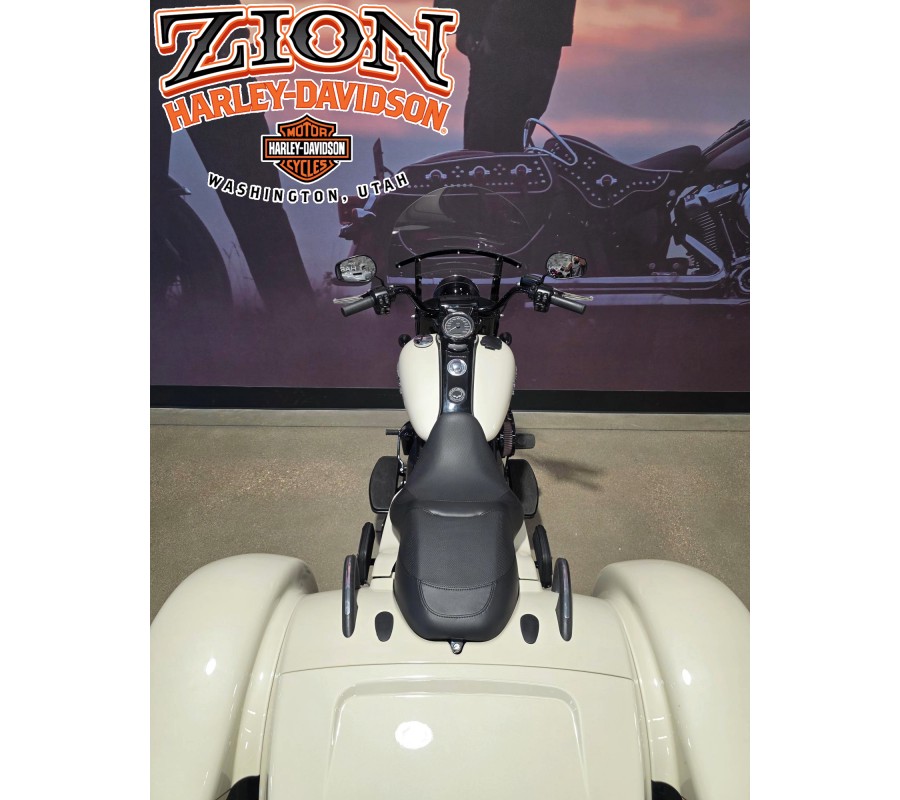 2023 Harley-Davidson® Freewheeler® White Sand Pearl