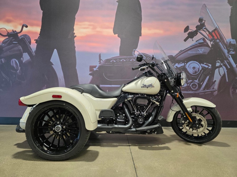 2023 Harley-Davidson® Freewheeler® White Sand Pearl
