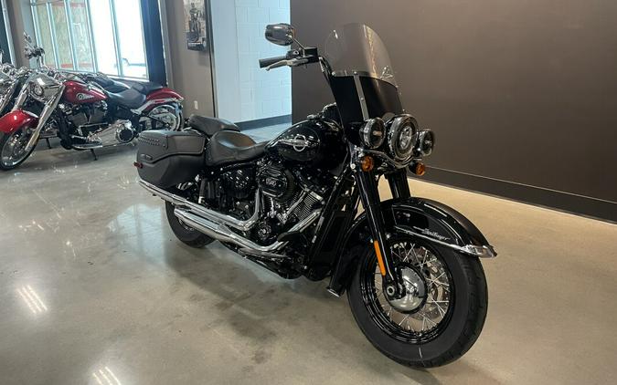 2020 Harley-Davidson® Heritage Classic 114 Vivid Black