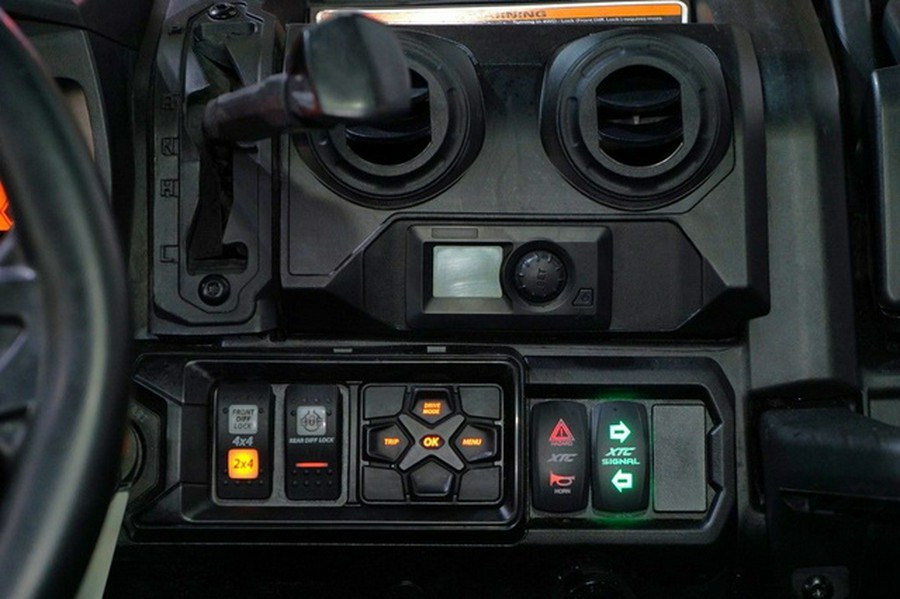 2025 Can-Am Defender MAX Limited HD10