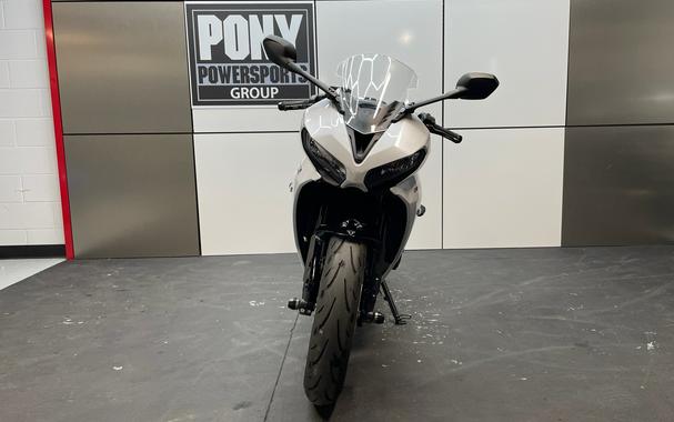 2025 Triumph Daytona 660 White/Black