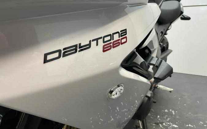 2025 Triumph Daytona 660 White/Black