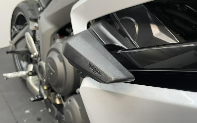 2025 Triumph Daytona 660 White/Black