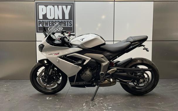 2025 Triumph Daytona 660 White/Black