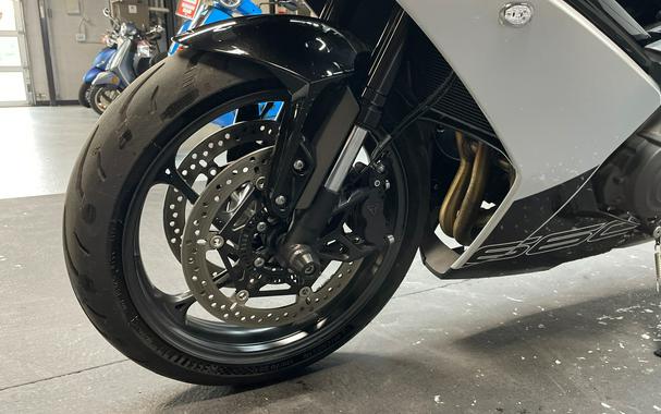 2025 Triumph Daytona 660 White/Black