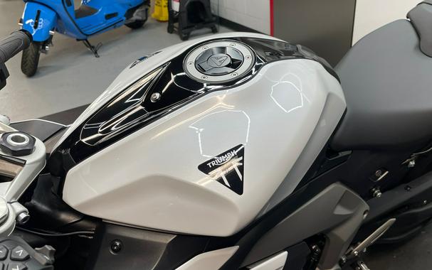 2025 Triumph Daytona 660 White/Black