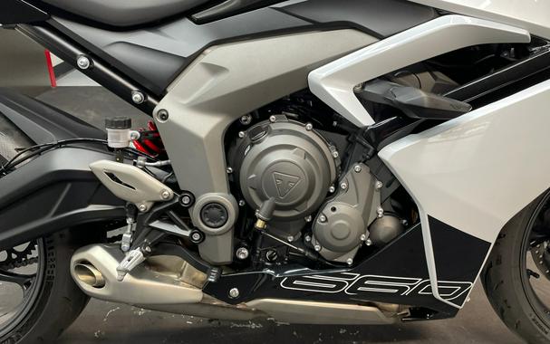 2025 Triumph Daytona 660 White/Black