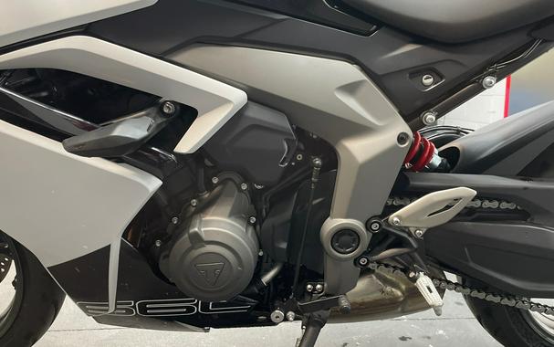 2025 Triumph Daytona 660 White/Black